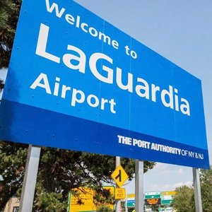 How to get from LaGuardia Airport to Manhattan (group travels)